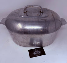 Load image into Gallery viewer, Vintage Wagner Ware Magnalite 4265 Roaster 8 Qt Lid &amp; Trivet