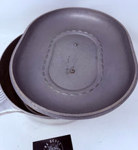 Load image into Gallery viewer, Vintage Wagner Ware Magnalite 4265 Roaster 8 Qt Lid &amp; Trivet