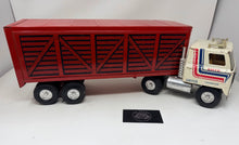 Load image into Gallery viewer, Vintage ERTL International Transtar Cattle / Livestock Semi Trailer Truck