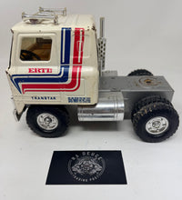Load image into Gallery viewer, Vintage ERTL International Transtar Cattle / Livestock Semi Trailer Truck