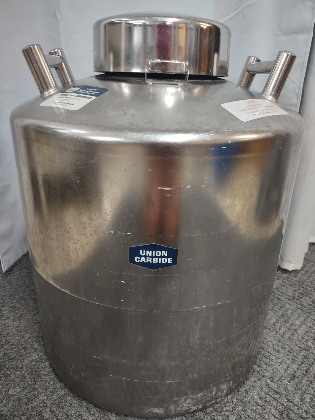 Union Carbide Linde Liquid nitrogen refrigerator LR-35-9